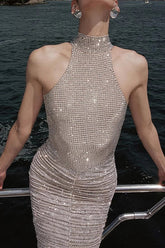 Luxuriöses, rückenfreies Partykleid mit Strasssteinen – sofort lieferbar