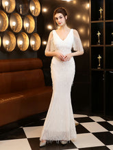 Elegantes Abendkleid mit Quasten und Perlen