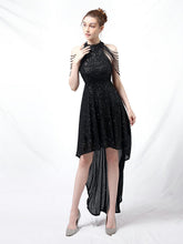 Schmale und figurbetonte, mittellange Abendkleid