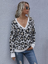 Strickpullover mit Leopardenmuster und V-Ausschnitt