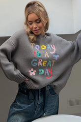 Lässiger Strickpullover mit besticktem Buchstaben und lockerer Passform