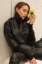 Sexy, schmal geschnittene Bomberjacke aus PU mit Stehkragen