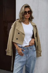 Schicke, kurze, zweireihige Freizeitjacke