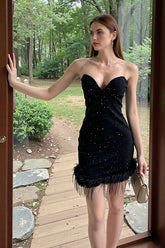 Glitzerndes, trägerloses, sexy Partykleid mit Fellbesatz