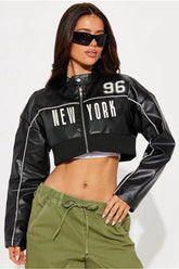 Schmale, kurze Lederjacke mit Reißverschluss und Printeinsatz