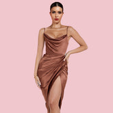 Trägerloses, ärmelloses, figurbetontes Midikleid mit Rüschen HI1250