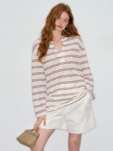 Gestreiftes Langarm-Sweatshirt mit V-Ausschnitt