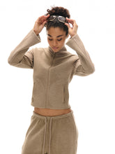 Set aus Sweatshirt und Jogginghose mit hohem Kragen und Reißverschluss