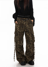 Cargohose mit weitem Bein und Leopardenmuster