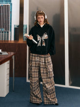 Oversize-Kapuzenpullover mit Spitzenschleife