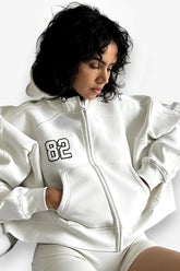 Bestickter Hoodie im Oversize-Streetstyle