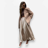 Eleganter, hochtaillierter, langer Satinrock