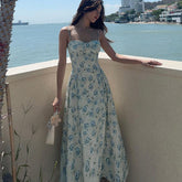 Schlankes, geblümtes Trägerkleid im süßen Stil