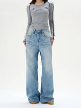 Jeans mit heller Waschung, mittelhohem Bund und weitem Bein