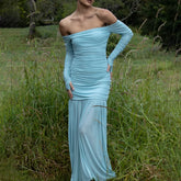 Hellblaues schulterfreies, langärmeliges Rüschen-Abendkleid