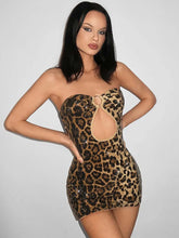 Leoparden-Pailletten-Minikleid mit offenem Rücken