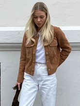 Brauner, einreihiger, schmal geschnittener Mantel