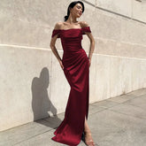 Ein-Schulter-Abendkleid mit Schnürung und Schlitz
