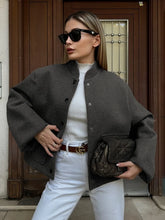 Lockerer, einreihiger Frühlingsmantel