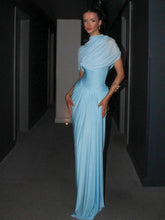 Blaues, plissiertes Maxikleid in A-Linie mit Schalkragen