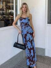 Neckholder-Maxikleid mit Print und Dekolleté
