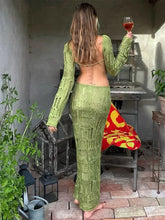 Maxikleid mit tiefem V-Ausschnitt, Schleifenschlitz und Neckholder