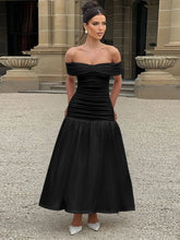 Gerafftes A-Linien-Maxikleid mit einer Schulter