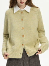 Locker geschnittene Winter-Strickjacke im Büro-Stil