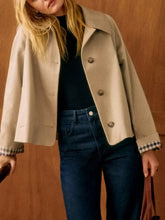 Karierter Trenchcoat mit Umlegekragen