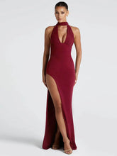 Neckholder-Maxikleid mit tiefem V-Ausschnitt und figurbetonter Passform