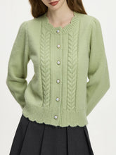 Strickjacke mit Rundhalsausschnitt und Spitze in Halbmondform