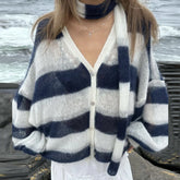 Gestreifte Strickjacke mit Laternenärmeln und Knöpfen