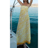 Schulterfreies, geblümtes Schlauchkleid für den Urlaub