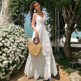 Ärmelloses Boho-Kleid mit tiefem V-Ausschnitt und ausgeschnittener Spitze