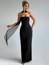 Trägerloses, rückenfreies Maxikleid mit Schal