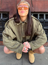 Grüner Wildleder-Bombermantel mit Reißverschluss