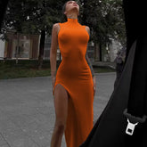 Orangefarbenes Midi-Bodycon-Kleid mit Rollkragen und Schlitz