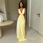 Maxikleid mit tiefem V-Ausschnitt und Schlitz