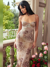 Mesh-Kleid mit Blumenmuster, Schlitz und Schnürung, figurbetont