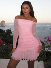 Rosa schulterfreies, gerafftes Minikleid