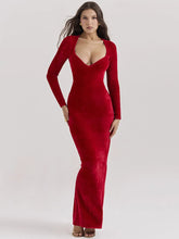 Samtkleid mit langen Ärmeln und V-Ausschnitt