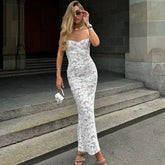 Spitzenkleid mit transparentem Träger und Blumenmuster