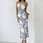 Trägerloses blaues, figurbetontes Kleid mit Blumenmuster