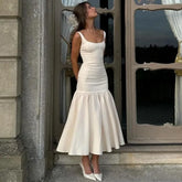 Maxikleid mit tiefem Ausschnitt und Hüftwickel