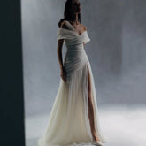 A-Linien-Abendkleid aus Tüll mit schulterfreiem Schnitt und hohem Schlitz