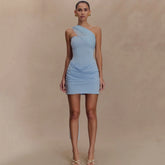 Mini-Abendkleid mit einer Schulter, das die Hüfte bedeckt