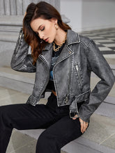 Kurzer Mantel aus Kunstleder mit Reißverschluss