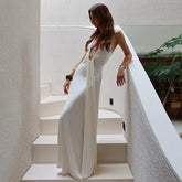 Neckholder-Abendkleid mit tiefem V-Ausschnitt und gerafftem Band