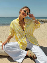 Elegante, gelb gestreifte, locker sitzende Bluse