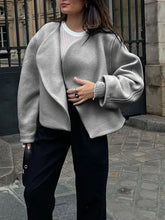 Eleganter, kurzer Wollmantel mit Muschelsaum